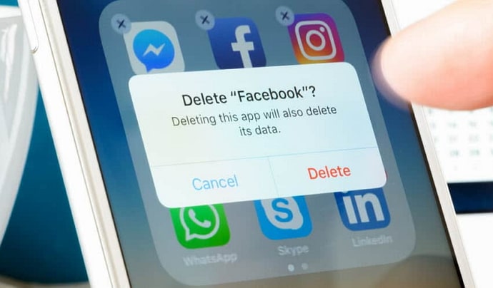 know if someone deleted their facebook account