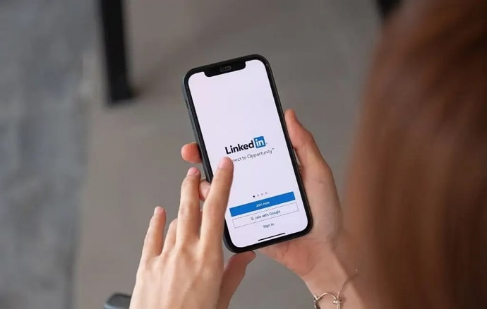 does linkedin notify when you view a profile every time