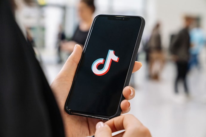 does tiktok notify your contacts when you join