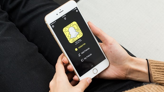 invite people to private story on snapchat from main story