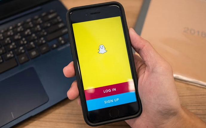 if you uninstall and reinstall snapchat, will your videos still be in memory