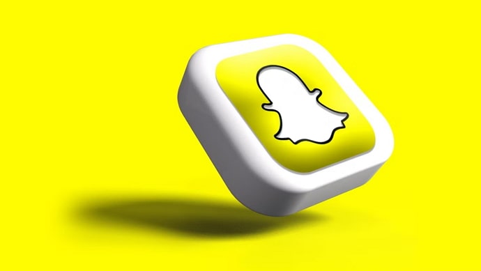 what does it mean when friends appear under other snap chatters on snapchat story