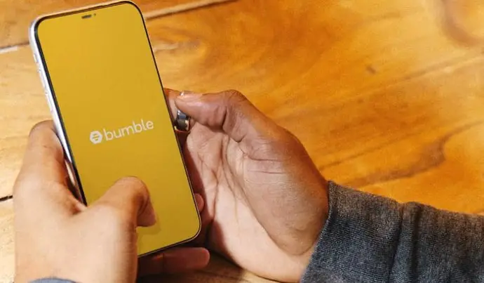 can bumble track your location even if you are not active