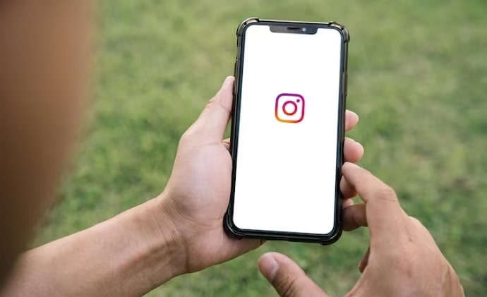 fix instagram not showing stories on feed but available on profile